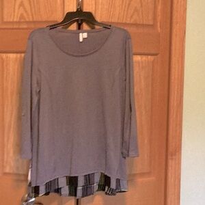 Ladies Medium pullover top